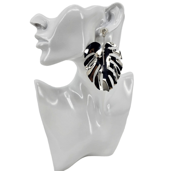 NWT Palm Leaf Earrings Silver Tone - Picture 1 of 5